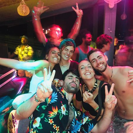 Beach Break Surf Hostel Weligama Luaran gambar