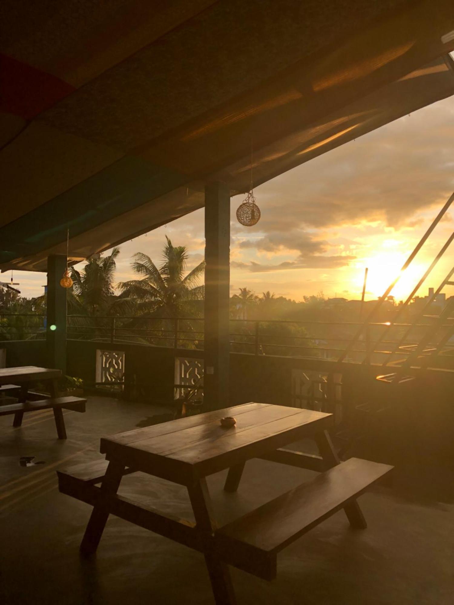 Beach Break Surf Hostel Weligama Luaran gambar
