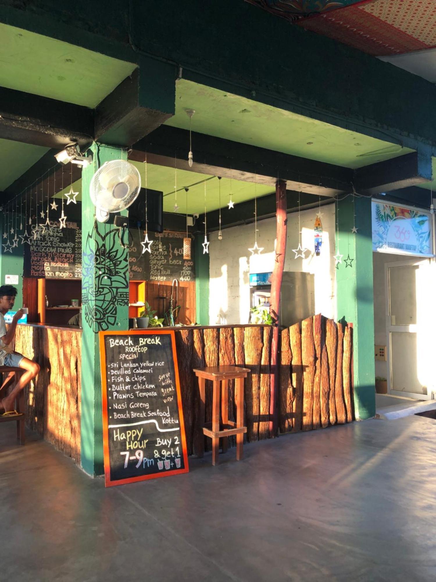 Beach Break Surf Hostel Weligama Luaran gambar