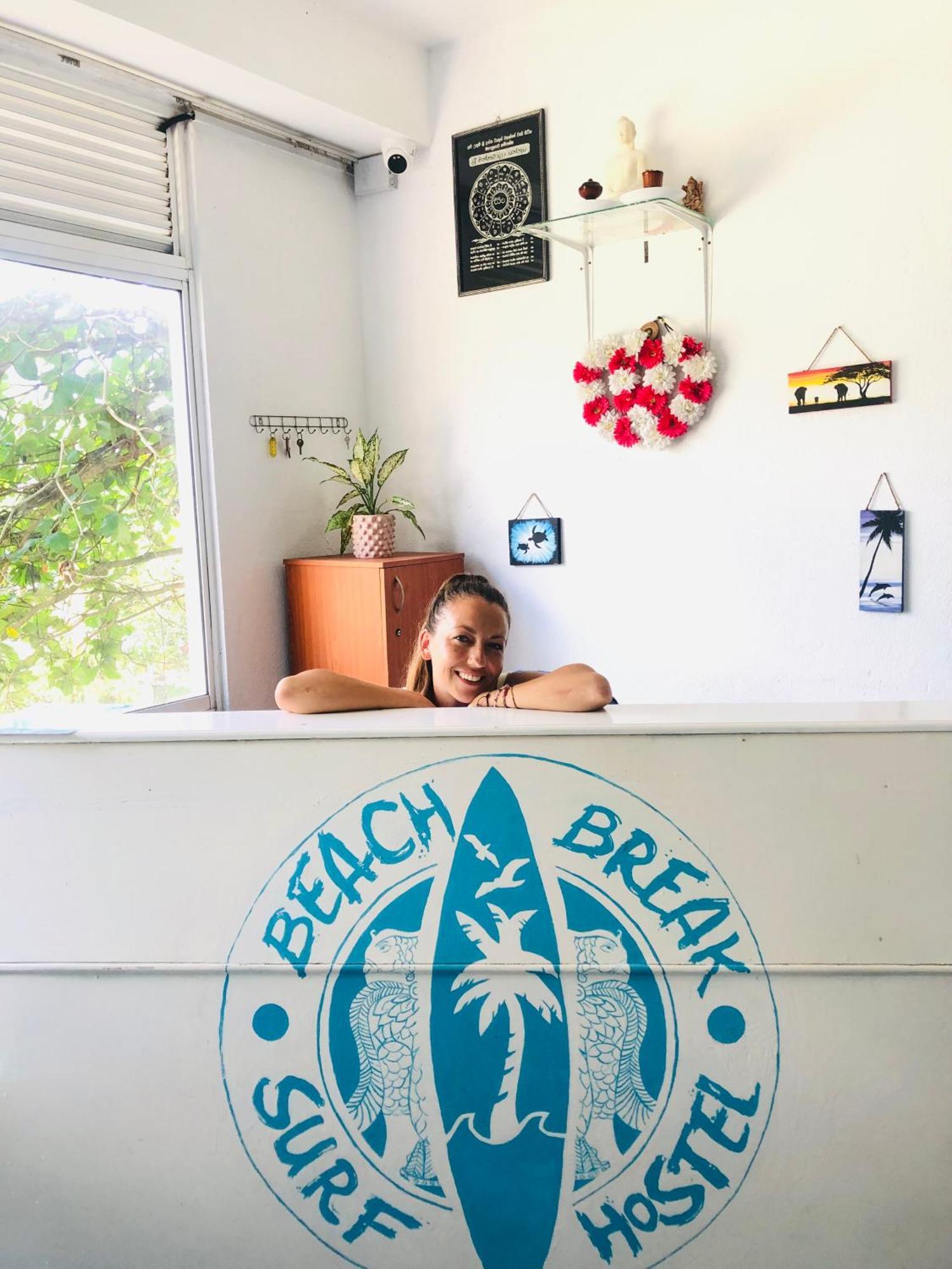 Beach Break Surf Hostel Weligama Luaran gambar