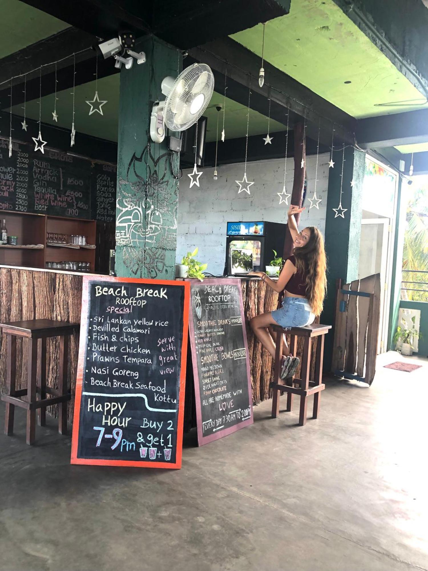 Beach Break Surf Hostel Weligama Luaran gambar