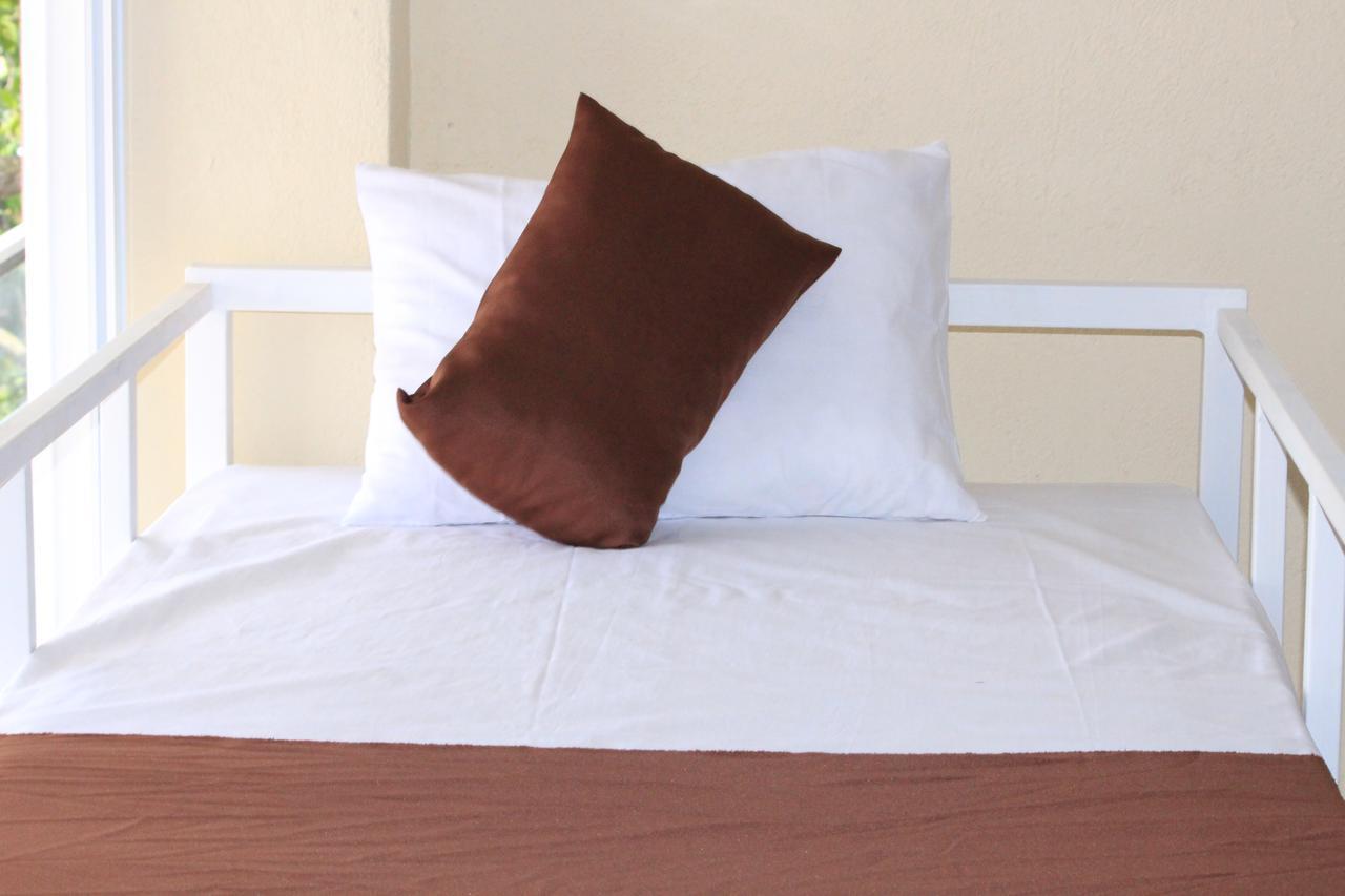 Beach Break Surf Hostel Weligama Luaran gambar