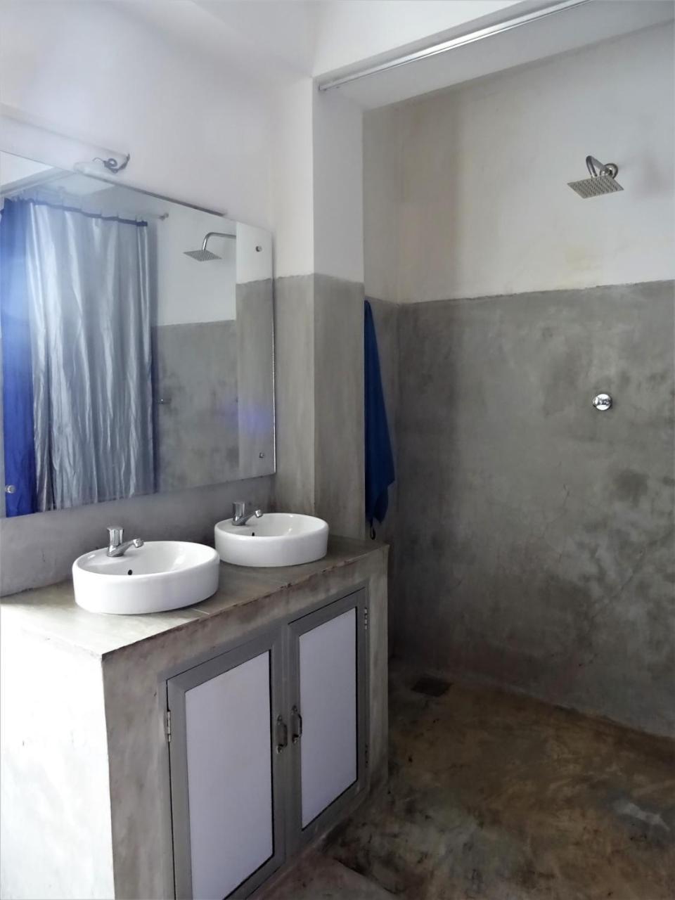Beach Break Surf Hostel Weligama Luaran gambar