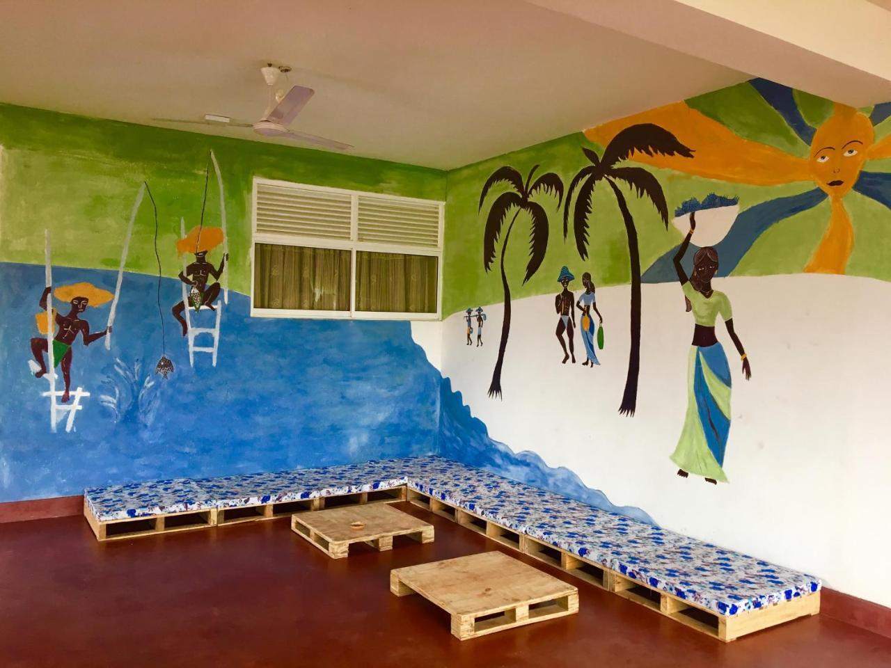 Beach Break Surf Hostel Weligama Luaran gambar