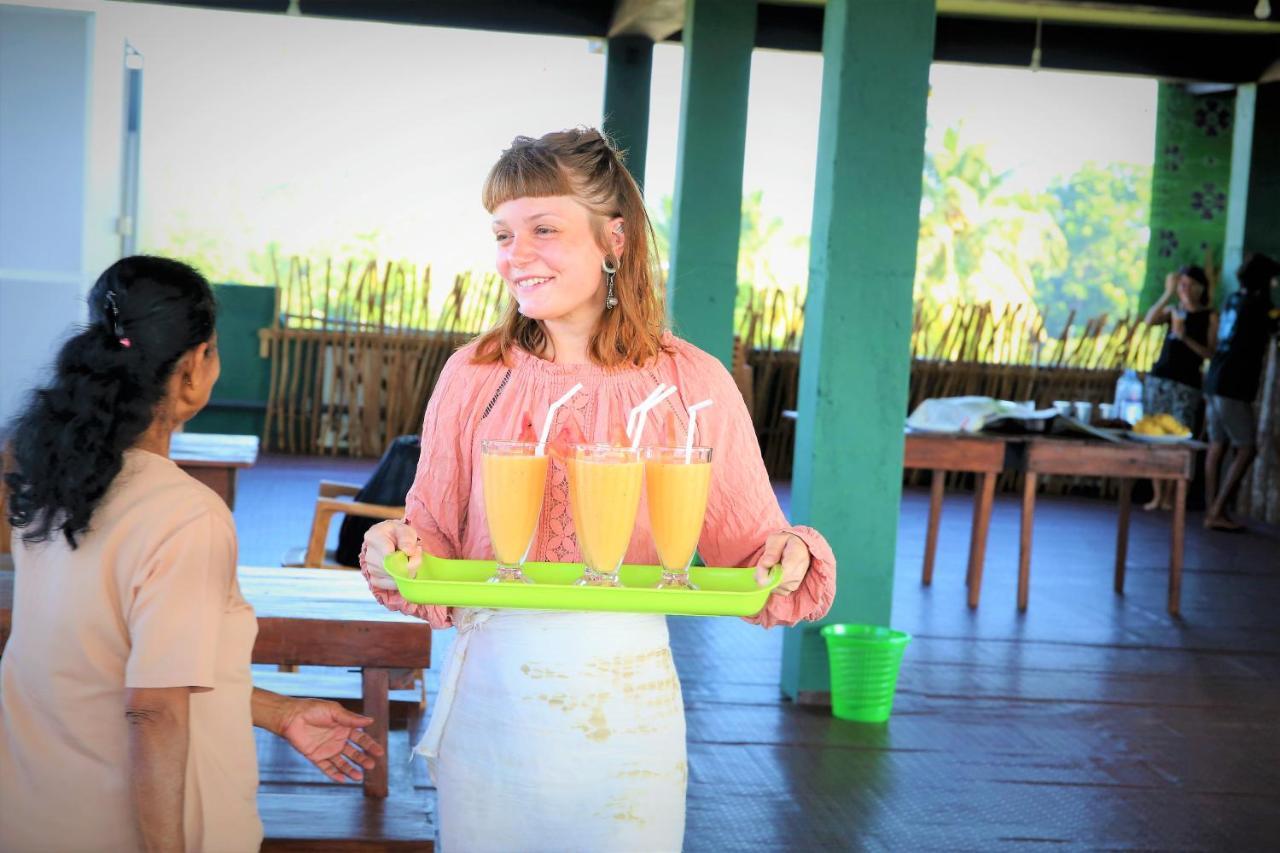 Beach Break Surf Hostel Weligama Luaran gambar