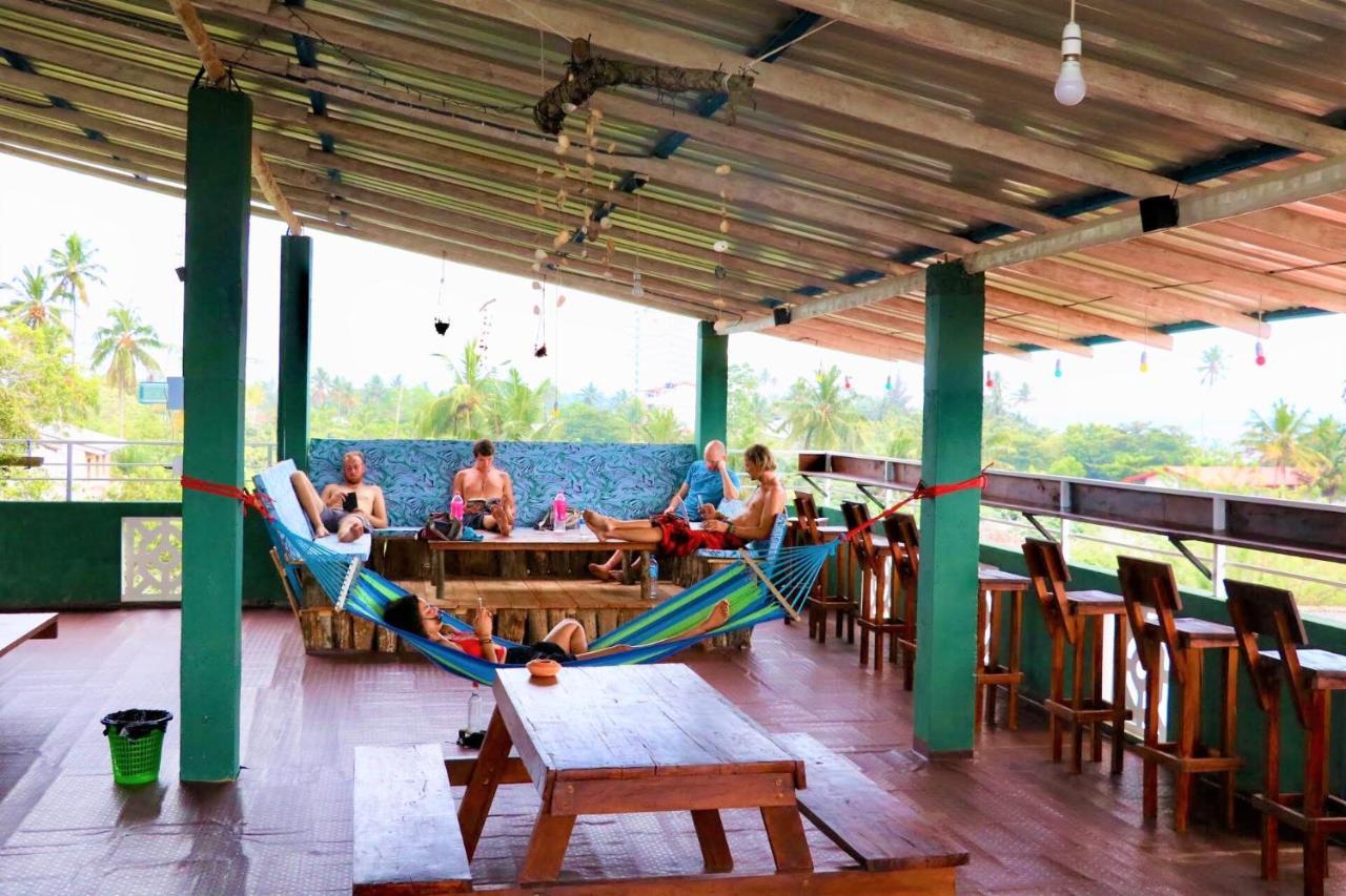 Beach Break Surf Hostel Weligama Luaran gambar