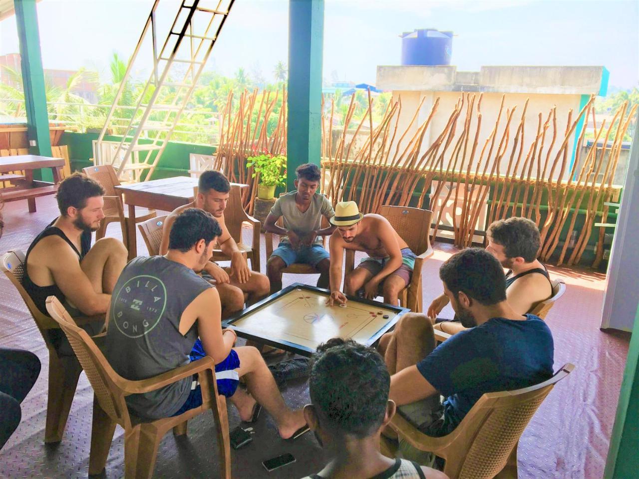 Beach Break Surf Hostel Weligama Luaran gambar